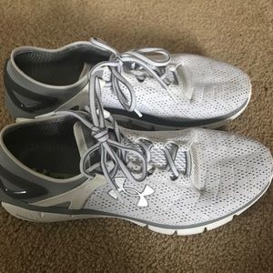 Men’s Under Armour speedform size 10